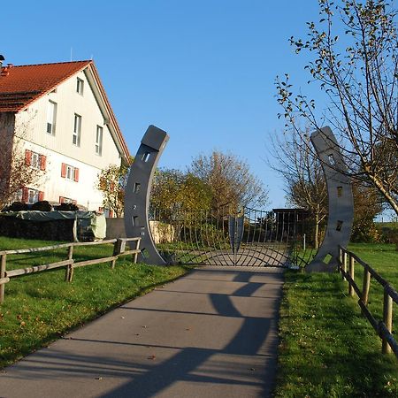 Отель Allgaeu Meadow Ranch Hergatz Экстерьер фото