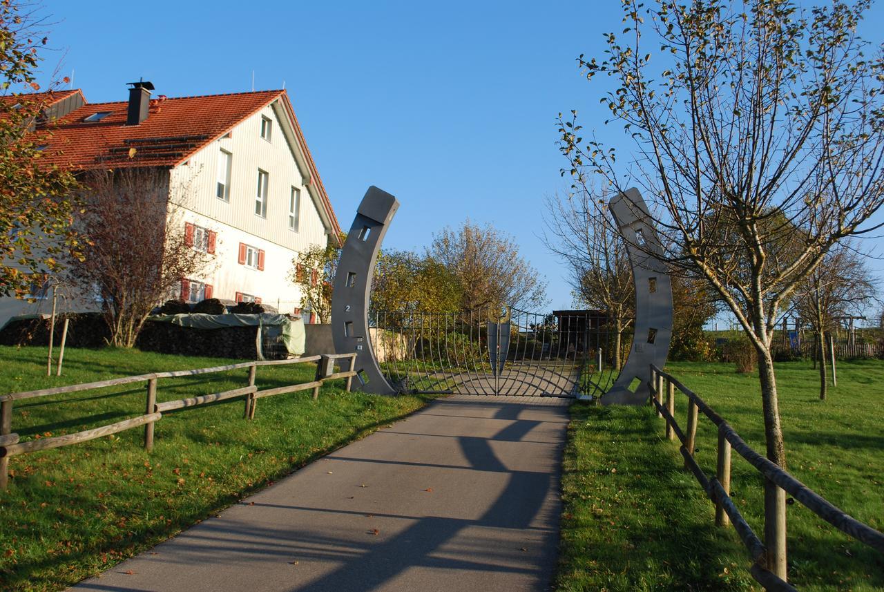 Отель Allgaeu Meadow Ranch Hergatz Экстерьер фото